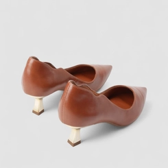 Scarpin Feminino Bebecê Salto Dourado Recorte Estilizado Caramelo