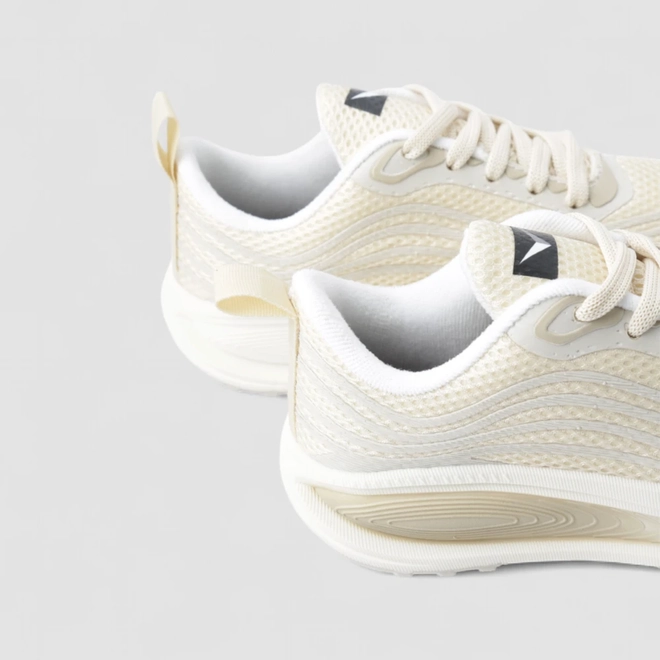 Tênis Esportivo Feminino Vertus Faixas Estilizadas Off White