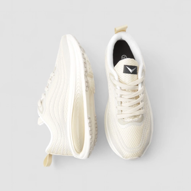 Tênis Esportivo Feminino Vertus Faixas Estilizadas Off White
