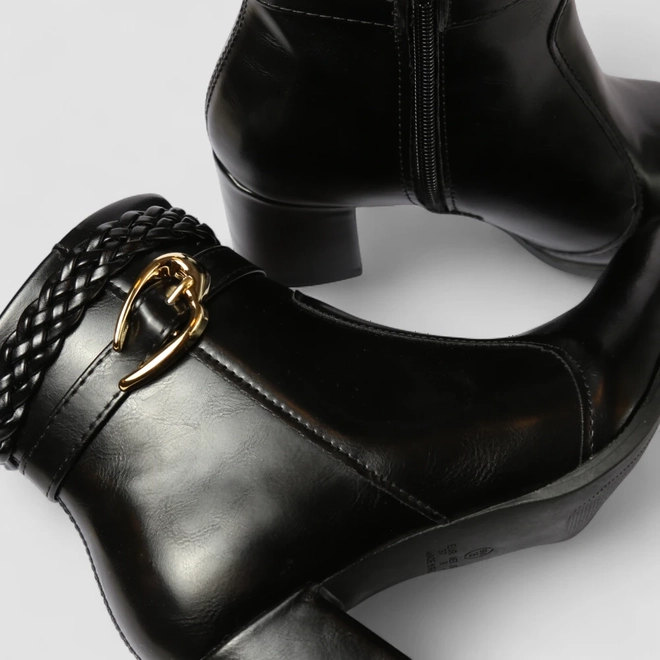 Ankle Boot Feminina Penélope Salto Bloco Fivela Tressê Preto