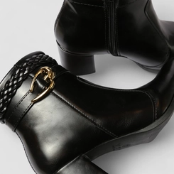 Ankle Boot Feminina Penélope Salto Bloco Fivela Tressê Preto