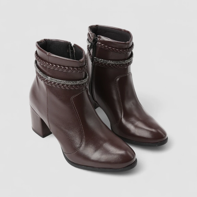 Ankle Boot Feminina Penélope Salto Bloco Tira Strass & Tressê Marrom