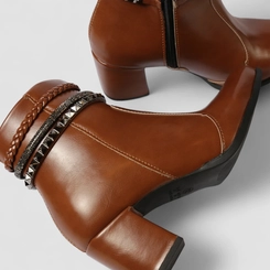 Ankle Boot Feminina Penélope Salto Bloco Tira Tressê & Strass Marrom