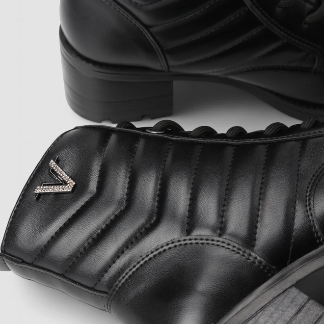 Coturno Feminino Via Marte Detalhe Matelassê Preto