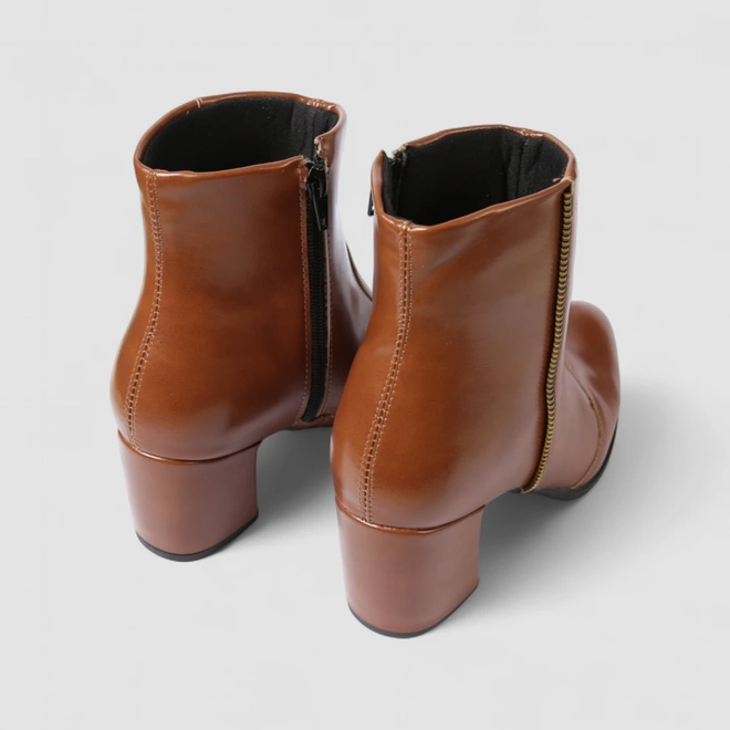 Ankle Boot Feminina Penélope Salto Bloco Detalhe Zíper Caramelo