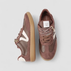 Tênis Casual Feminino Via Marte Recorte Camurça Pingente Marrom